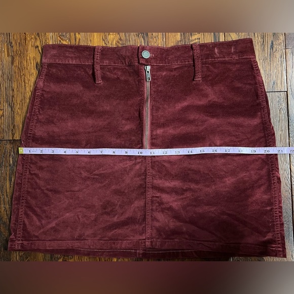 MADEWELL Stretch Velveteen Straight Zip Mini Skirt in Dark Cabernet Red Size 30 - Picture 8 of 11